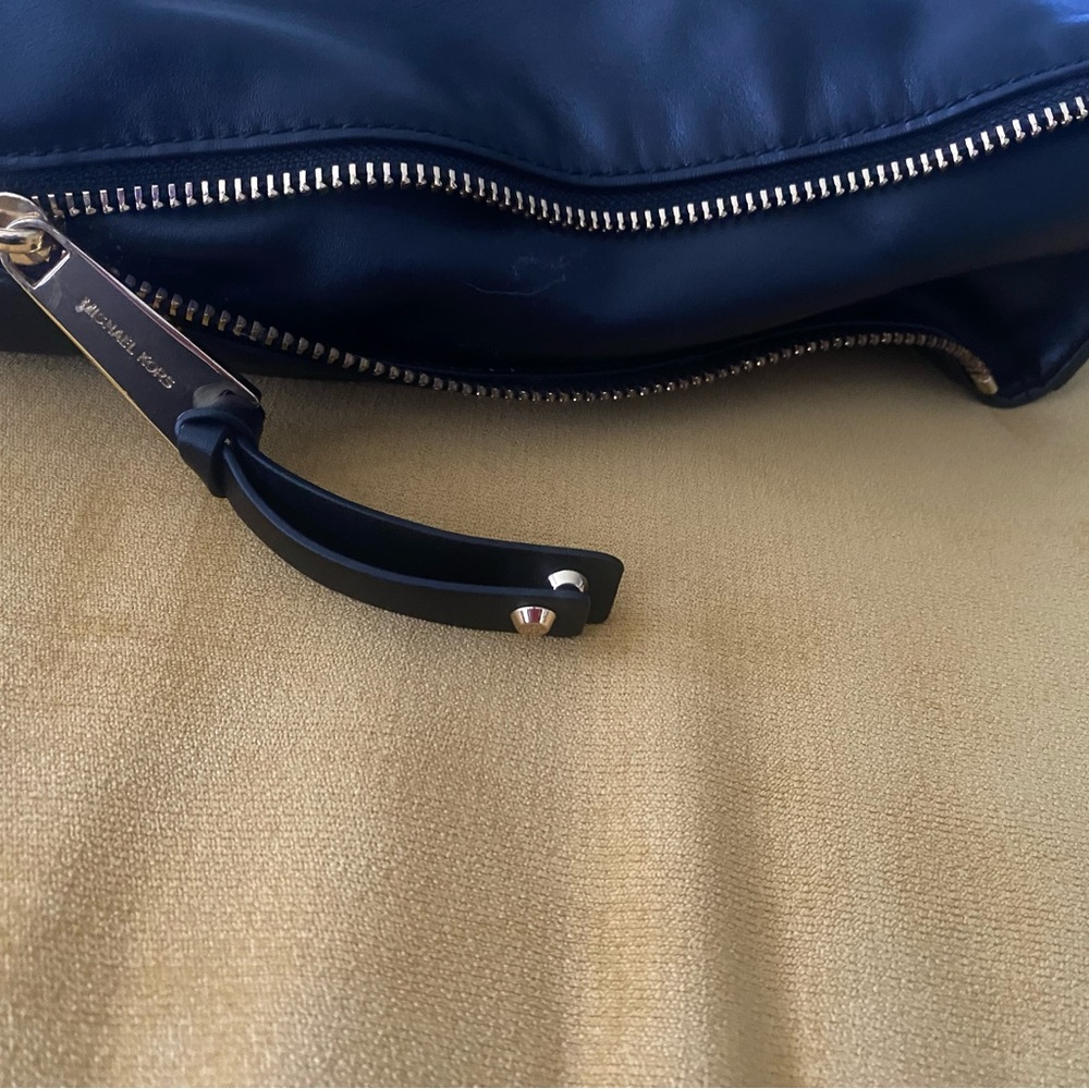 Micheal Kors Hobo bag - Picture 12 of 12